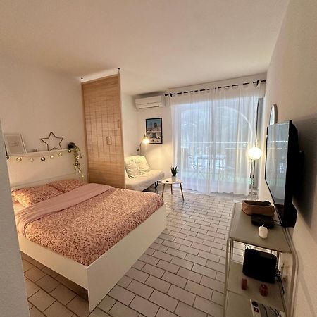 Studio Sur Le Port De Hyeres - A 2Min Des Plages, Clim & Balcon ภายนอก รูปภาพ