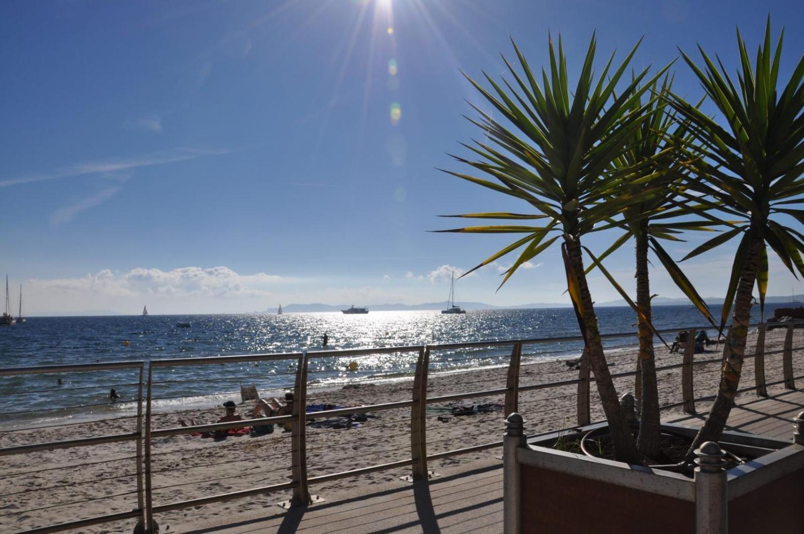 Studio Sur Le Port De Hyeres - A 2Min Des Plages, Clim & Balcon ภายนอก รูปภาพ