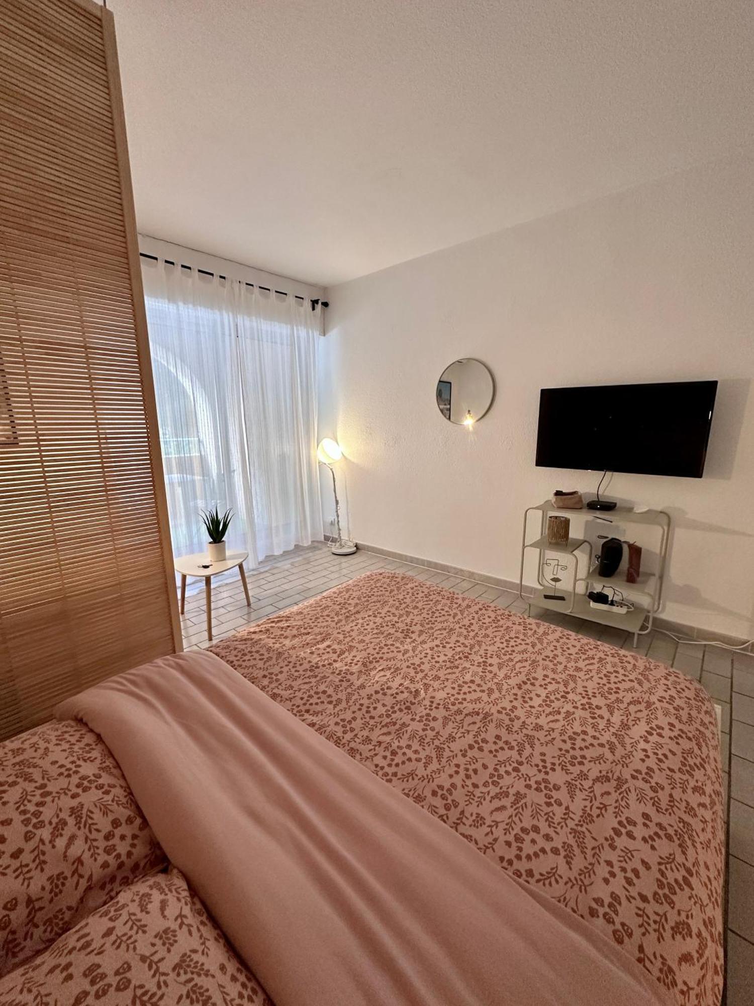 Studio Sur Le Port De Hyeres - A 2Min Des Plages, Clim & Balcon ภายนอก รูปภาพ