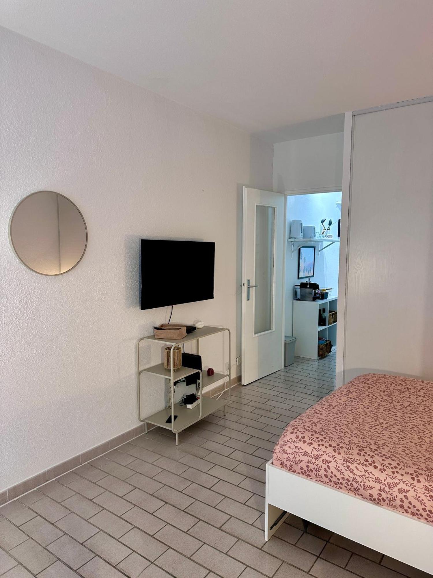 Studio Sur Le Port De Hyeres - A 2Min Des Plages, Clim & Balcon ภายนอก รูปภาพ