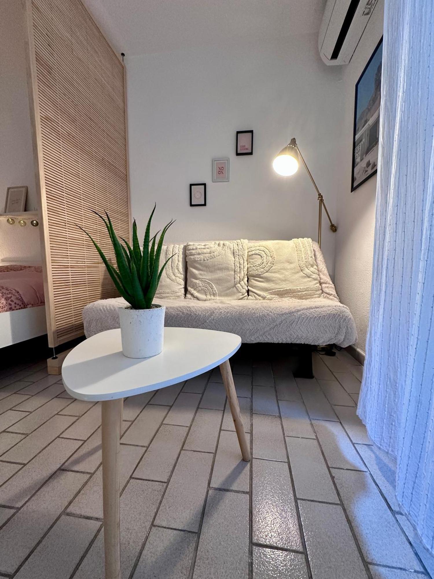 Studio Sur Le Port De Hyeres - A 2Min Des Plages, Clim & Balcon ภายนอก รูปภาพ